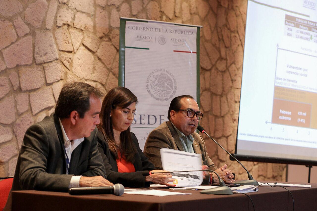 Disminuyen carencias sociales en Michoacán