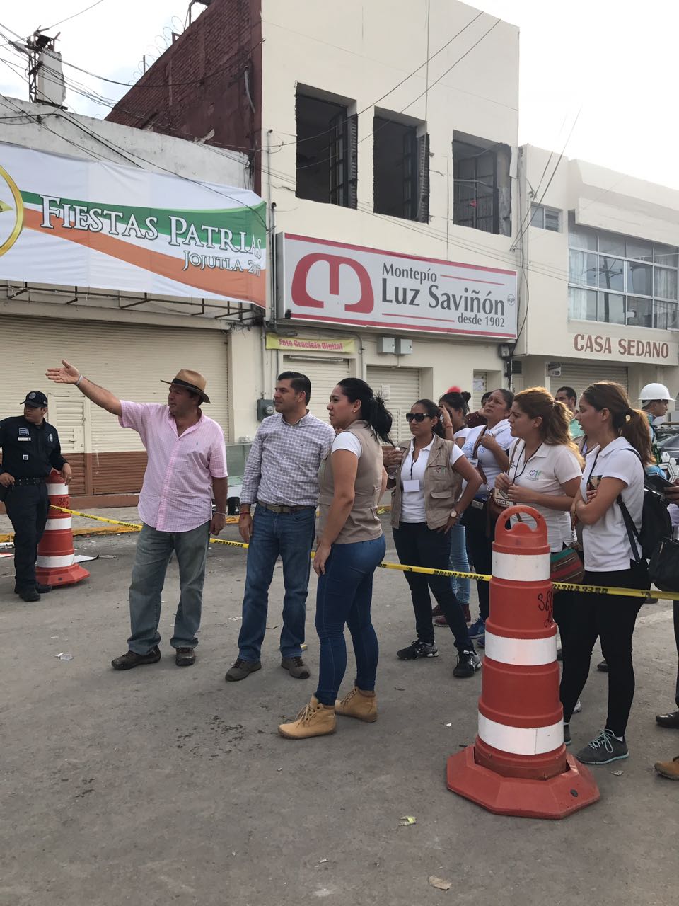 El presidente municipal de Apatzingán y la primera dama, entregaron apoyo directamente a los damnificados en Jojutla Morelos