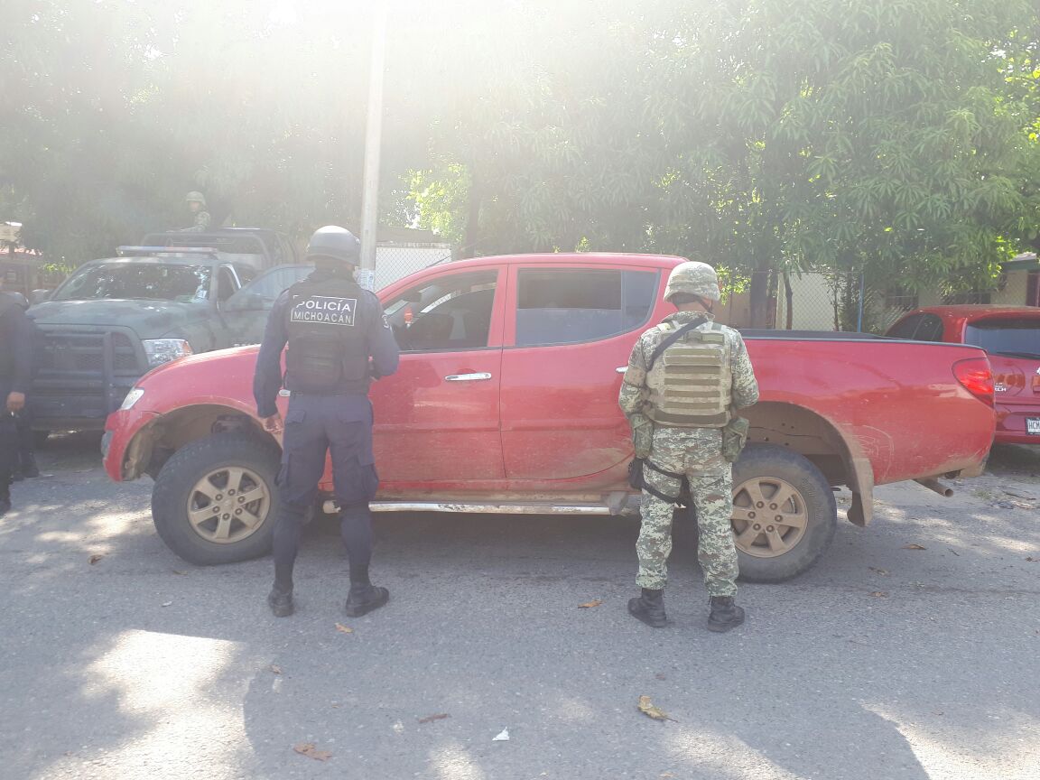 SSP y Sedena aseguran en Arteaga más de 6 kilos de metanfetamina, armas y vehículo robado