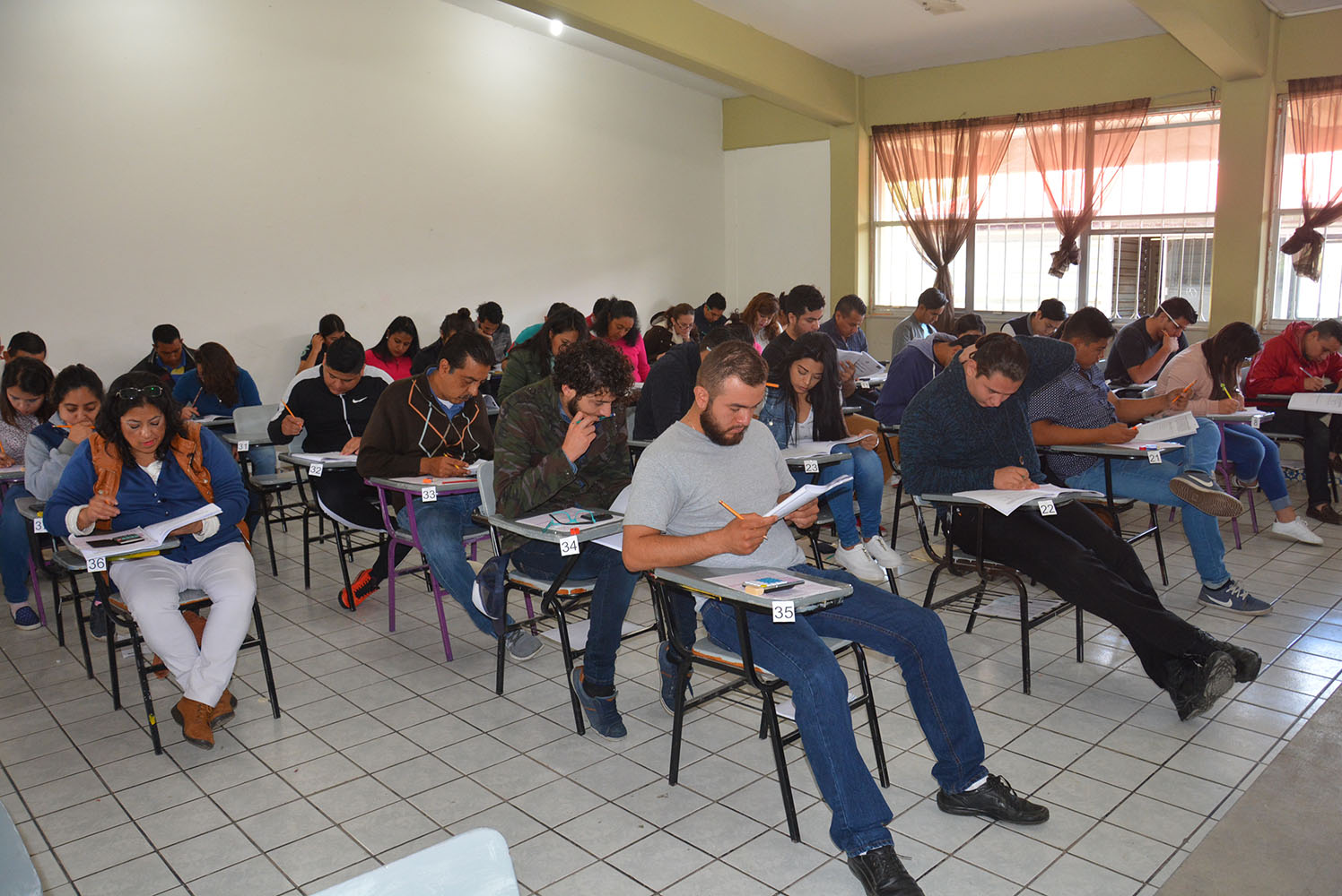 Cobaem realiza acciones para elevar el nivel de escolaridad en Michoacán