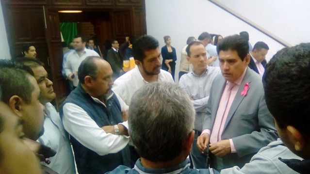 Sí entra Uber vamos a quemar unidades, no pagaremos impuestos: Taxistas