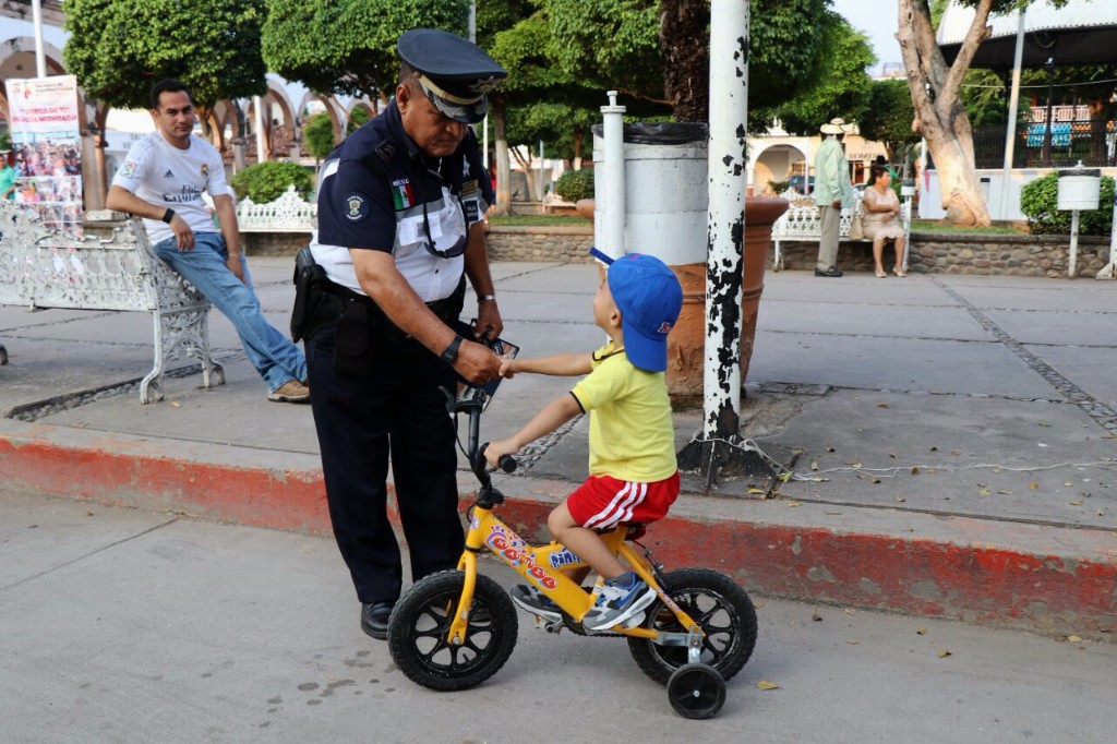 Con Rodando por tu seguridad, SSP fomenta convivencia y proximidad social en Huetamo