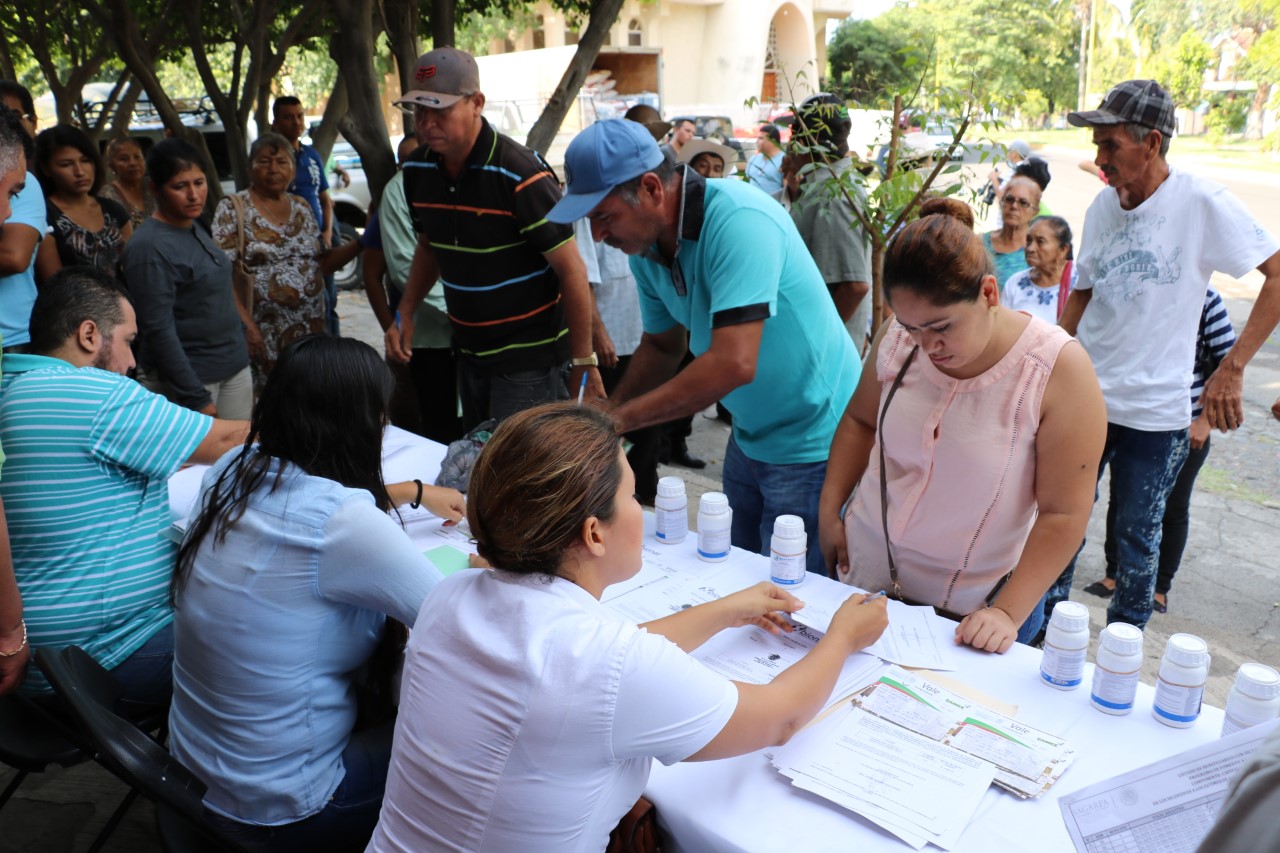 Productores reciben fertilizante orgánico para sus cultivos