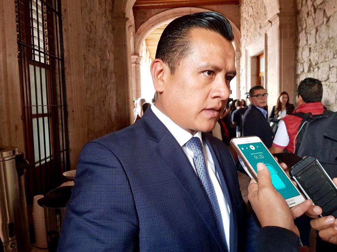 Políticos disfrazados de independientes no abonan a la democracia: Torres Piña