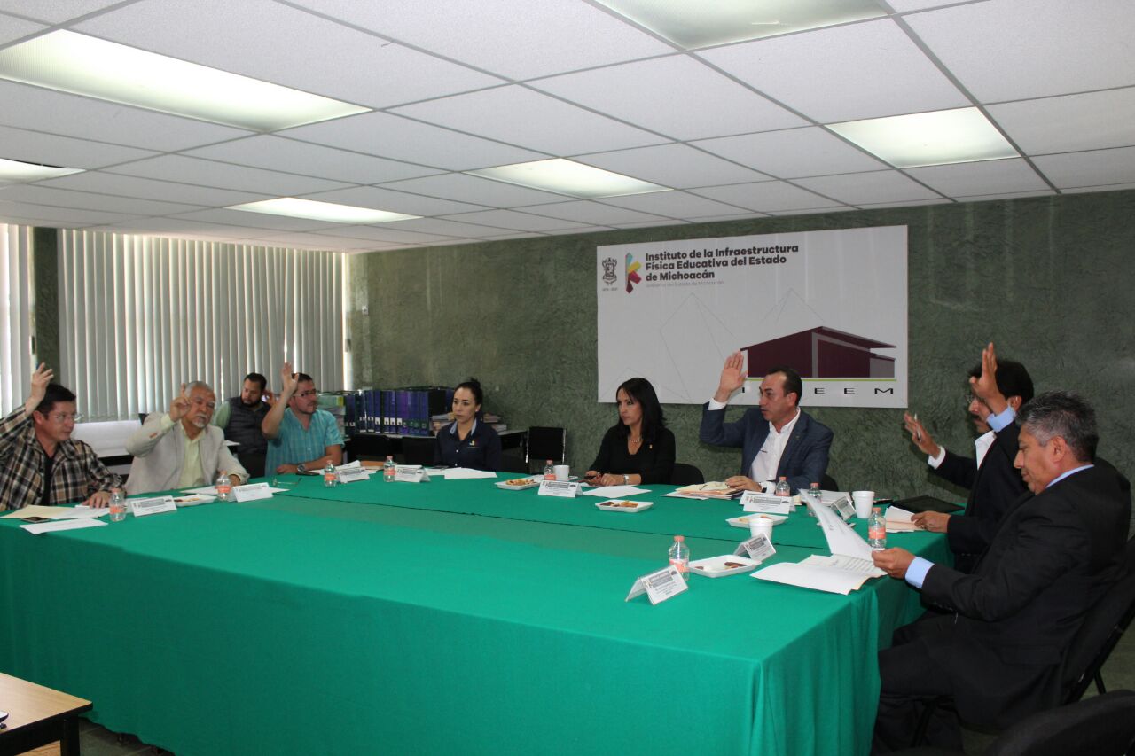 Dan seguimiento a trabajos para atender escuelas afectadas por el sismo