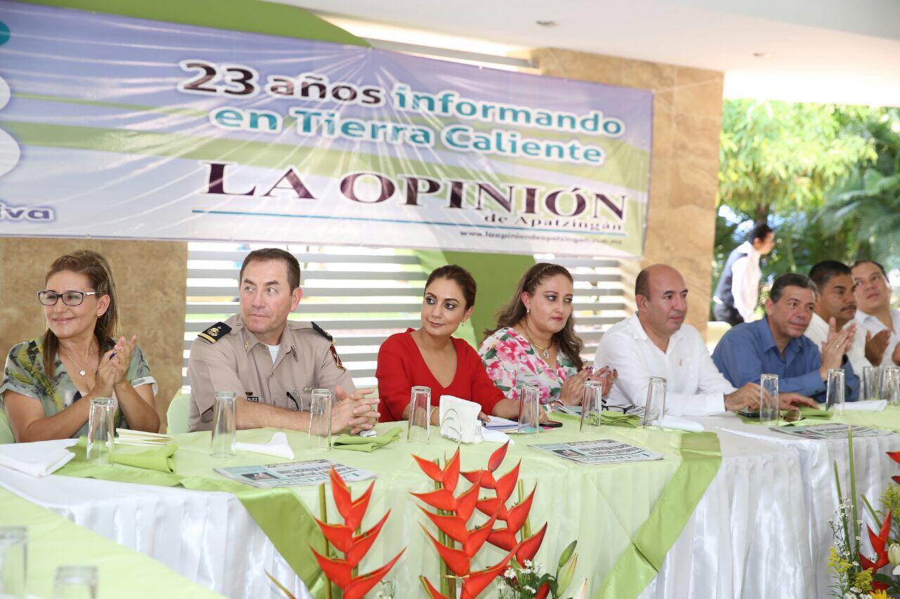 Juntos podemos escribir una nueva historia en Michoacán: Julieta López