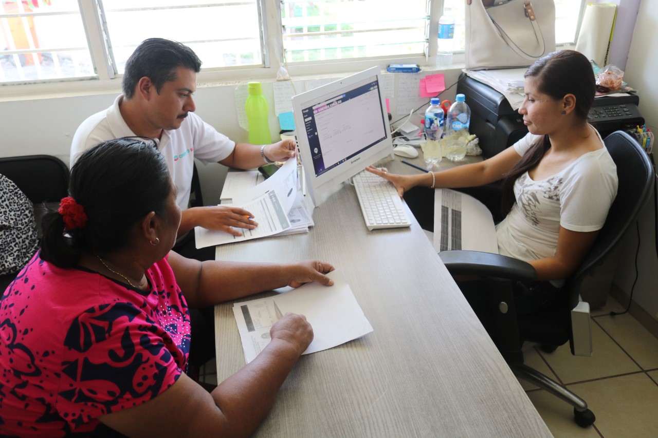 Gobierno de Múgica gestiona más apoyo para mujeres