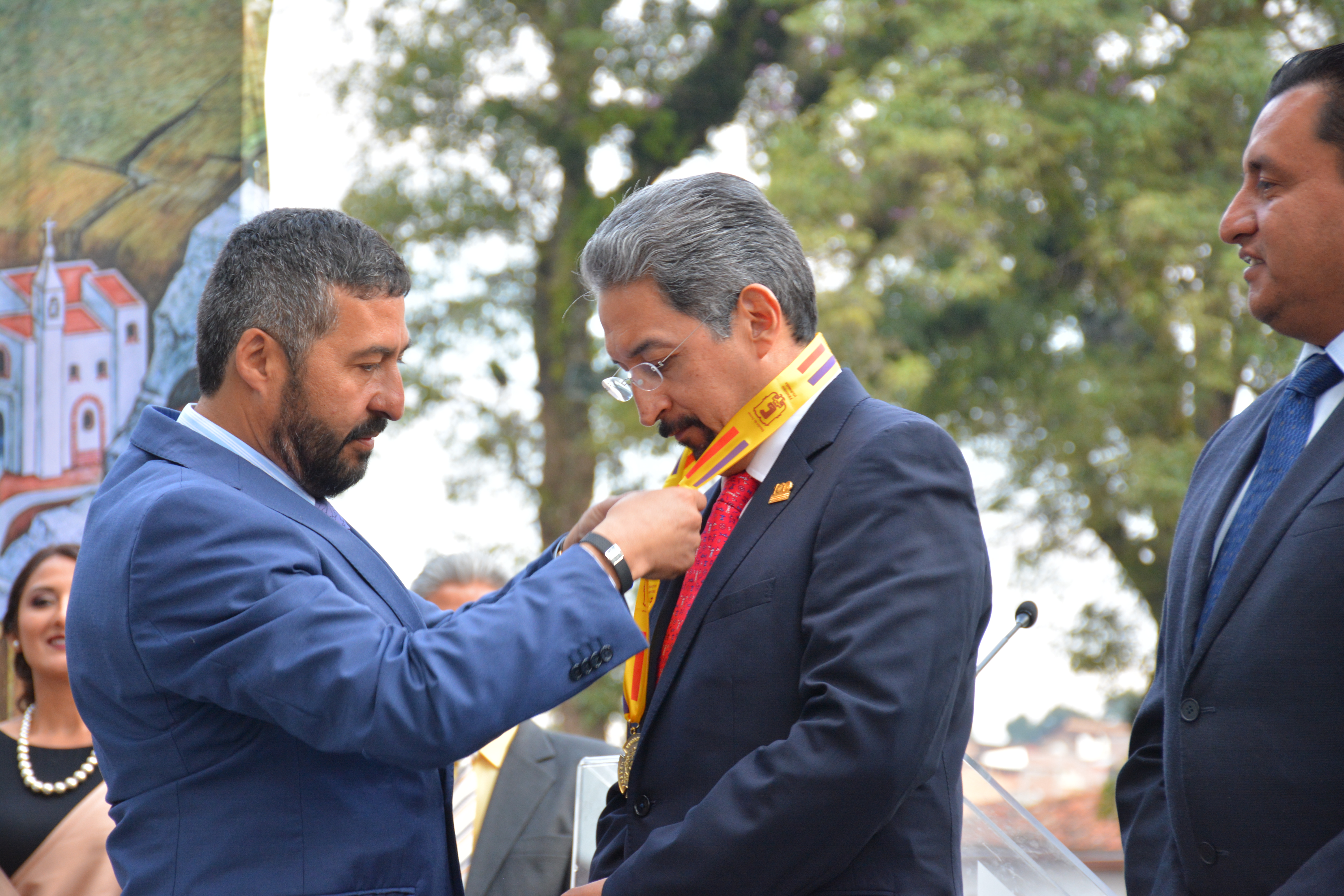 La benemérita y centenaria UMSNH recibe presea vasco de Quiroga