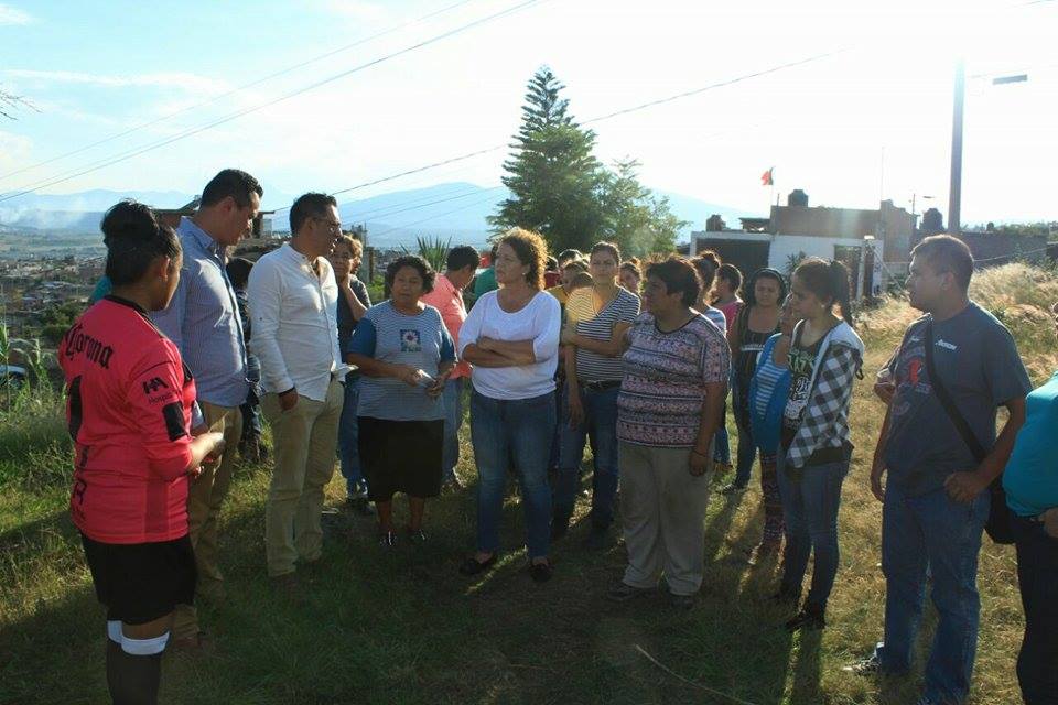 Escucha Osvaldo Ruiz a vecinos del norte de Morelia.
