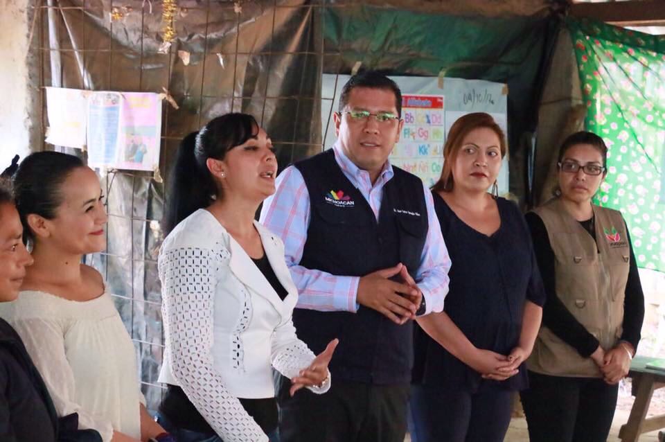 Entregan mobiliario en extensión del Telebachillerato en Uruapan