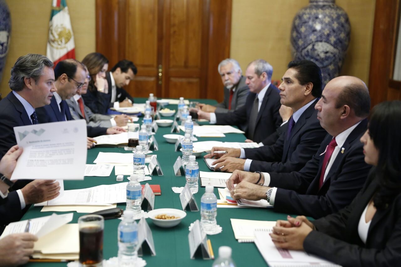 Gestiona Silvano Aureoles recursos para reparar escuelas dañadas por sismos