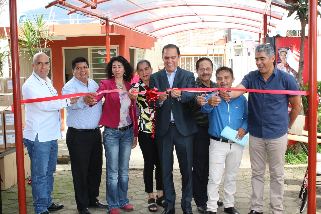 Entregan obras y equipamiento en plantel Uruapan del Cobaem