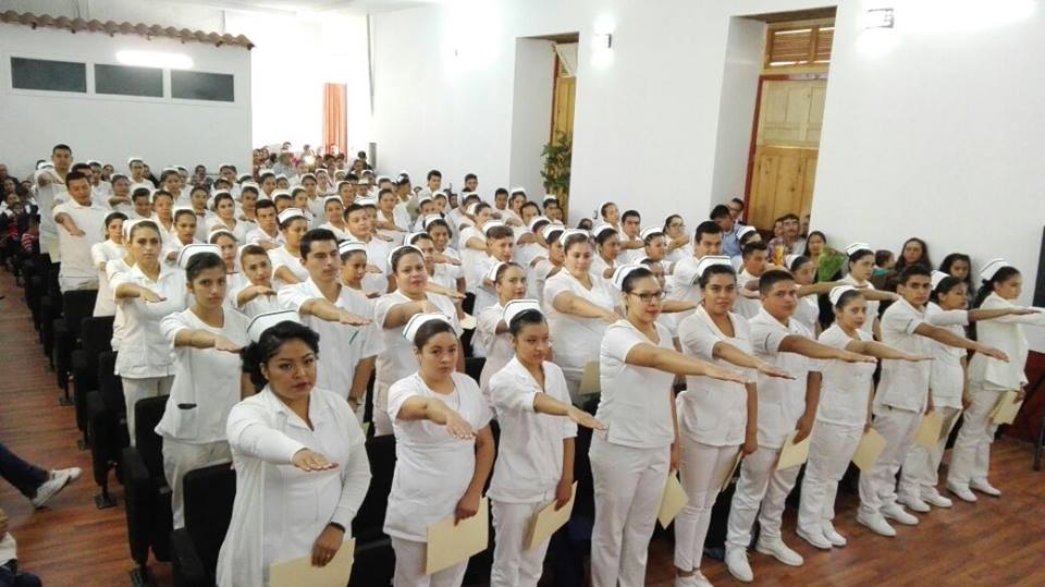 Se titula 85% de egresados de Enfermería del Conalep Michoacán