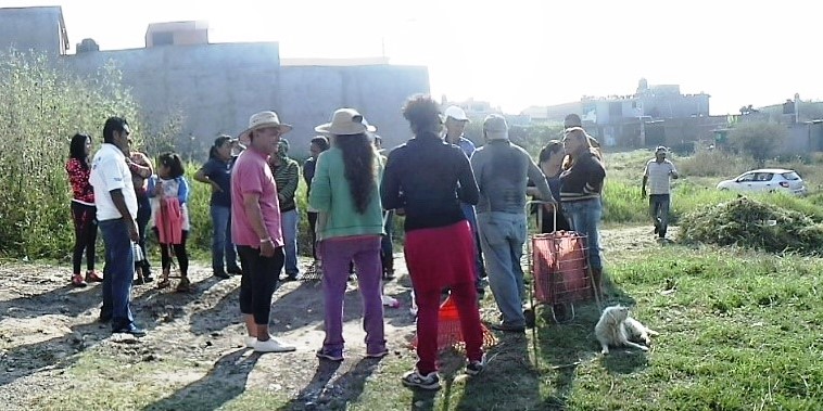 El Regidor Salvador Arvizu, colonos y transportistas realizan campaña de limpieza