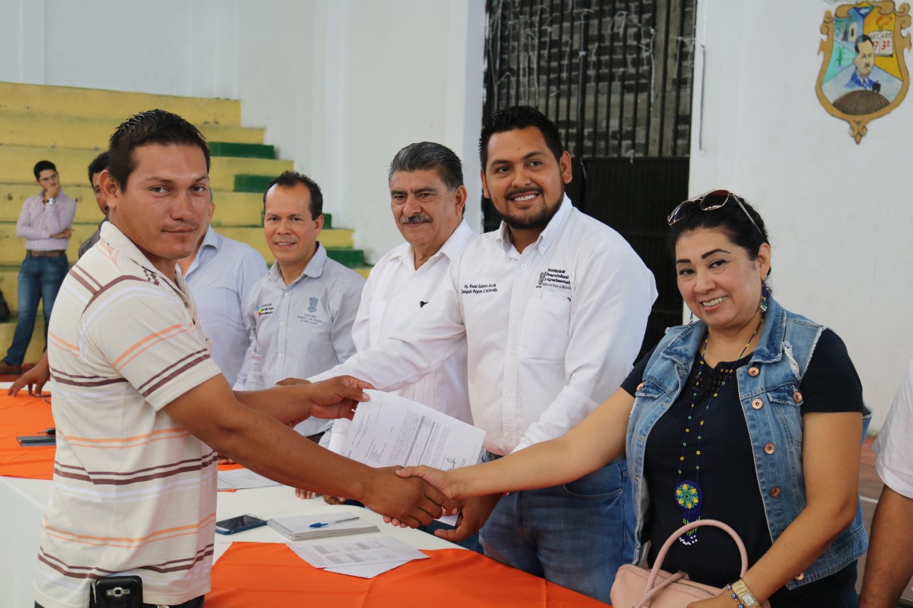 Gobierno de Múgica libera apoyos a ganaderos