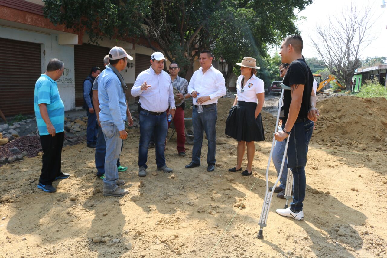 Alcalde de Múgica supervisa obras