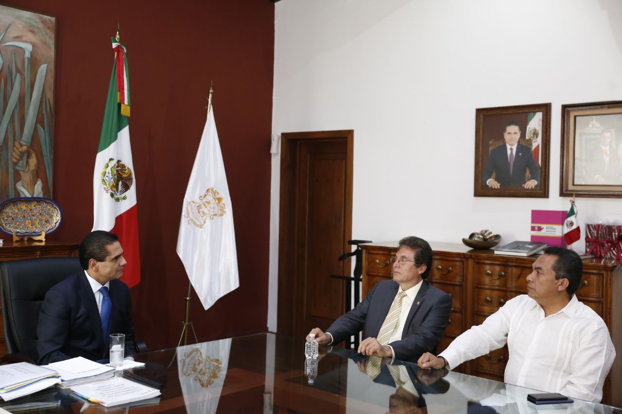 Mantiene Gobernador gestión de recursos extraordinarios en favor de la UMSNH