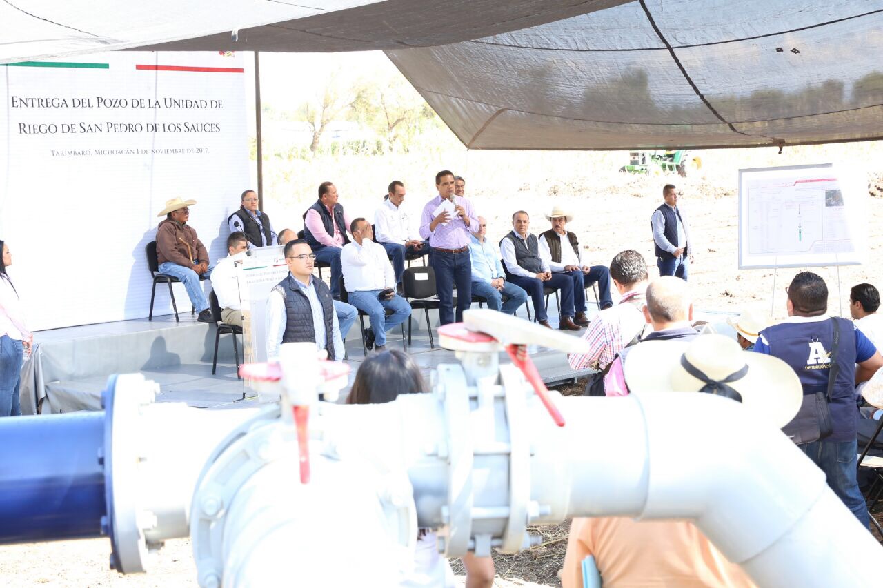 Entregan Gobernador y Conagua pozo a productores de Tarímbaro