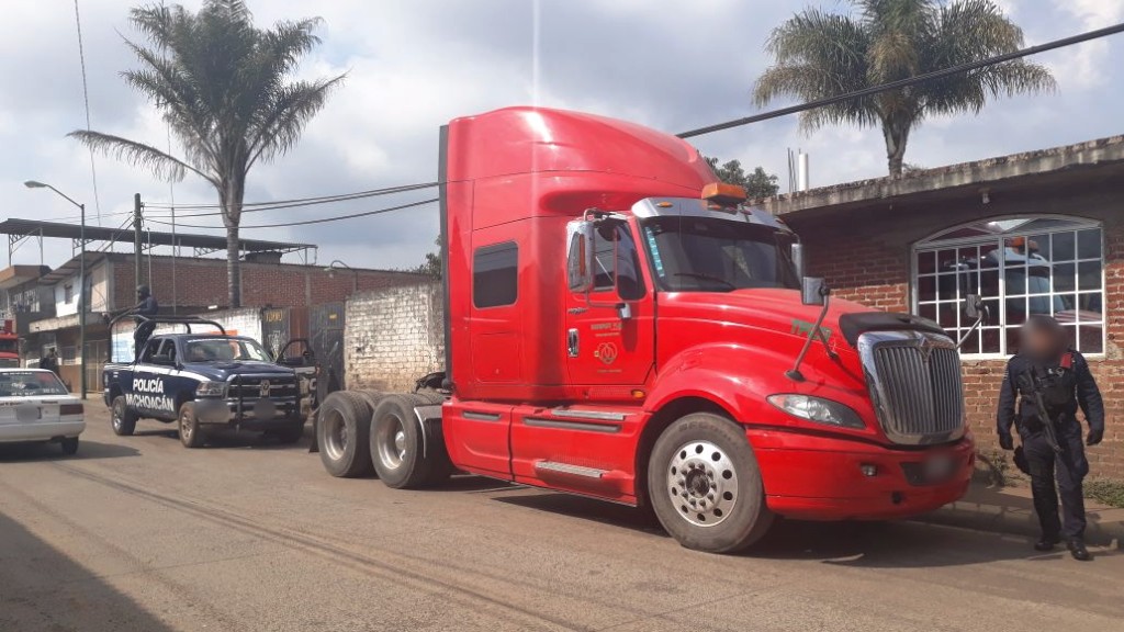 Localiza Policía Michoacán camión con reporte de robo en Uruapan