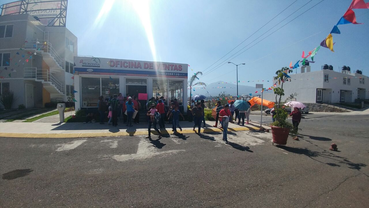 «Vecinos del Fraccionamiento La Hacienda se quejan de falta de agua».