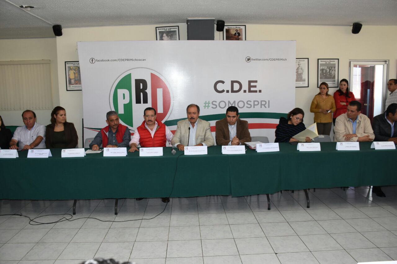 Reunión de fortalecimiento entre integrantes del CDE del PRI en Michoacán
