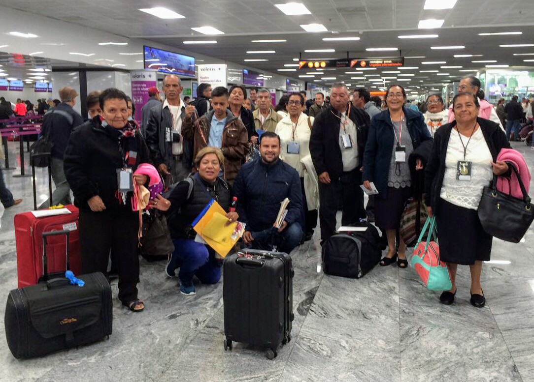 Palomas Mensajeras reúne a personas adultas mayores de Tingüindín con sus hijas e hijos en L.A.