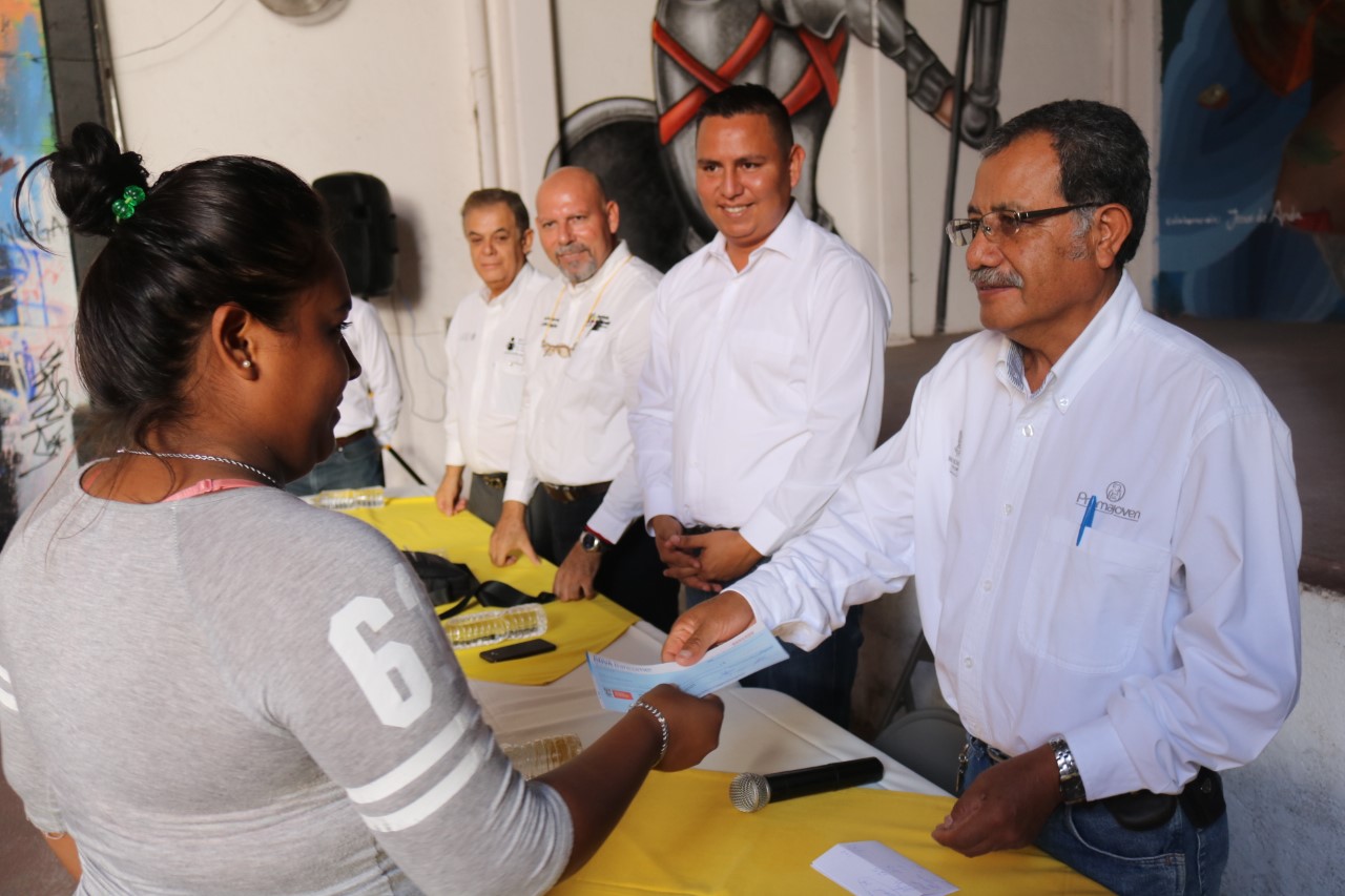 Gobierno de Múgica atiende educación básica para madres y jóvenes embarazadas