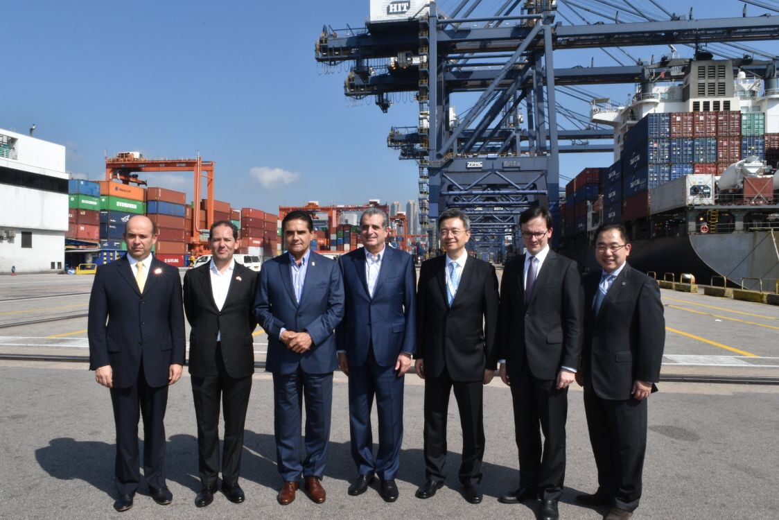 Afianza Silvano Aureoles relación comercial con Hutchinson Port Holdings en China