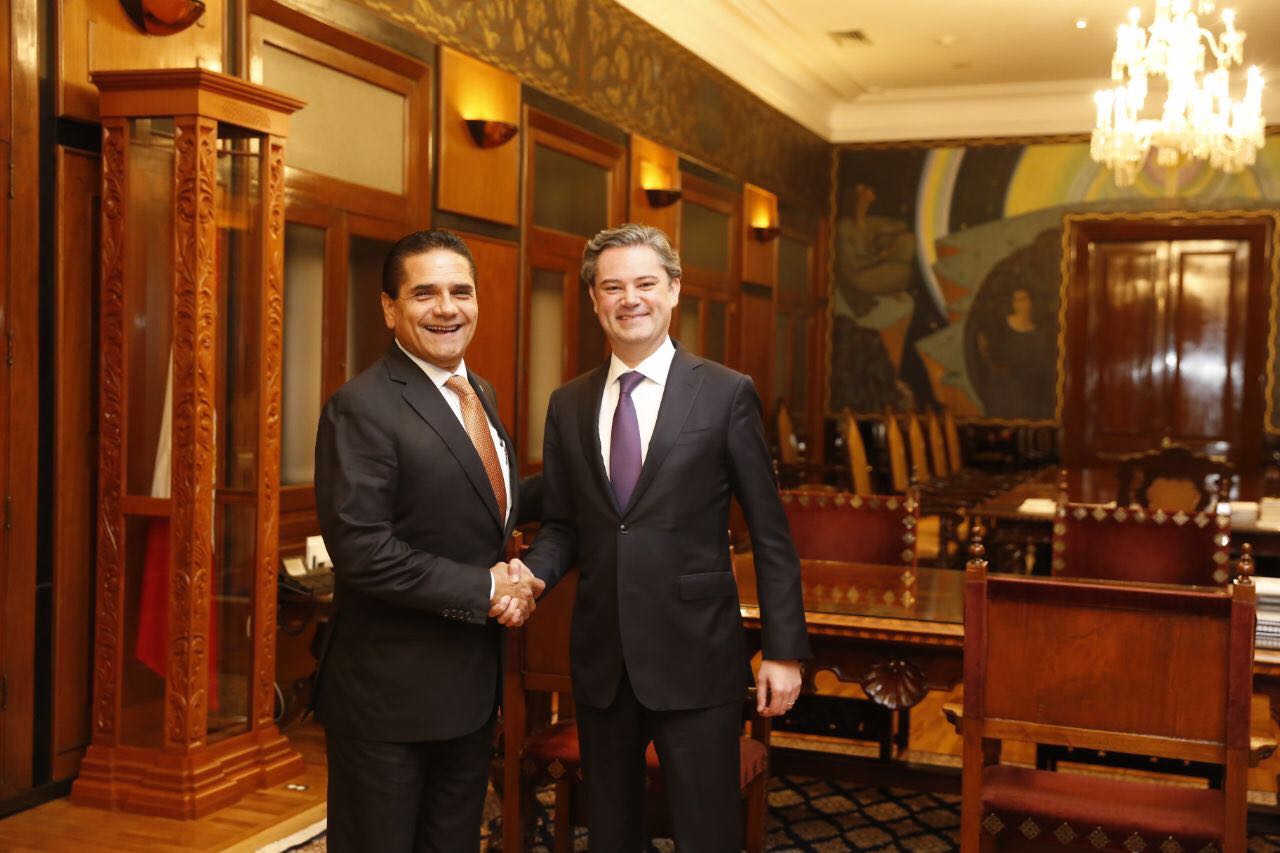 Con apoyo de la SEP, abatimos rezago educativo: Silvano Aureoles