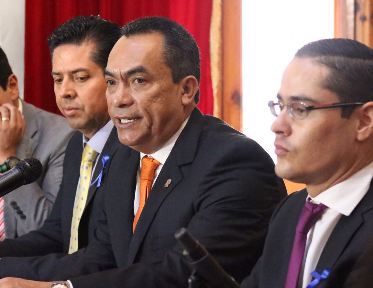 Llama Adrián López a generar acciones para revertir violencia contra mujeres