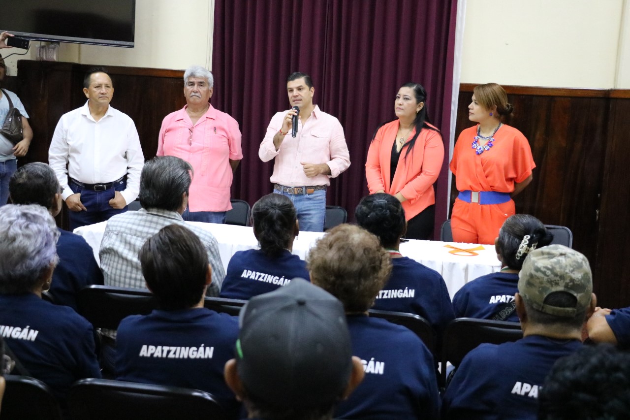 Alcalde recibe a 35 “Palomas Mensajeras” en Apatzingán