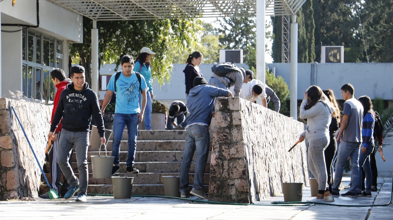 Estudiantes presentes en “un día por tu TEC”