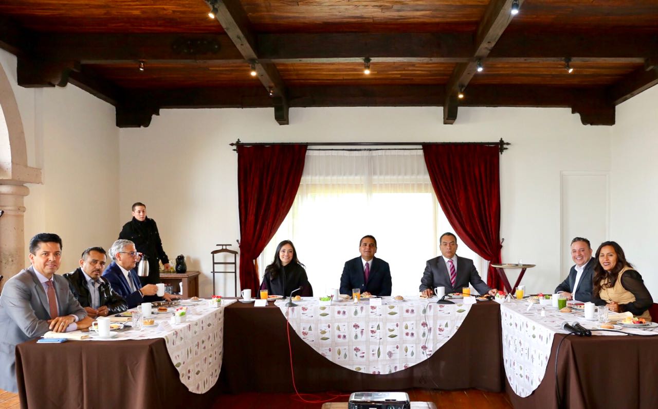 Analiza Gobernador con diputados y diputadas la situación y retos del estado