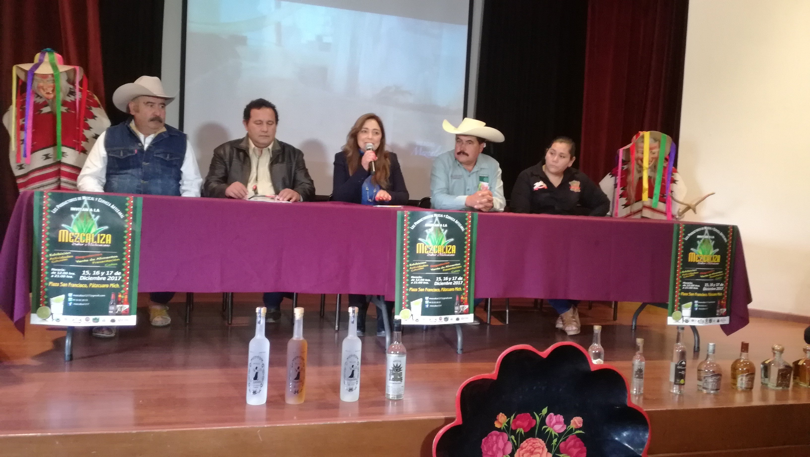 Preparan primer mezcaliza en Pátzcuaro