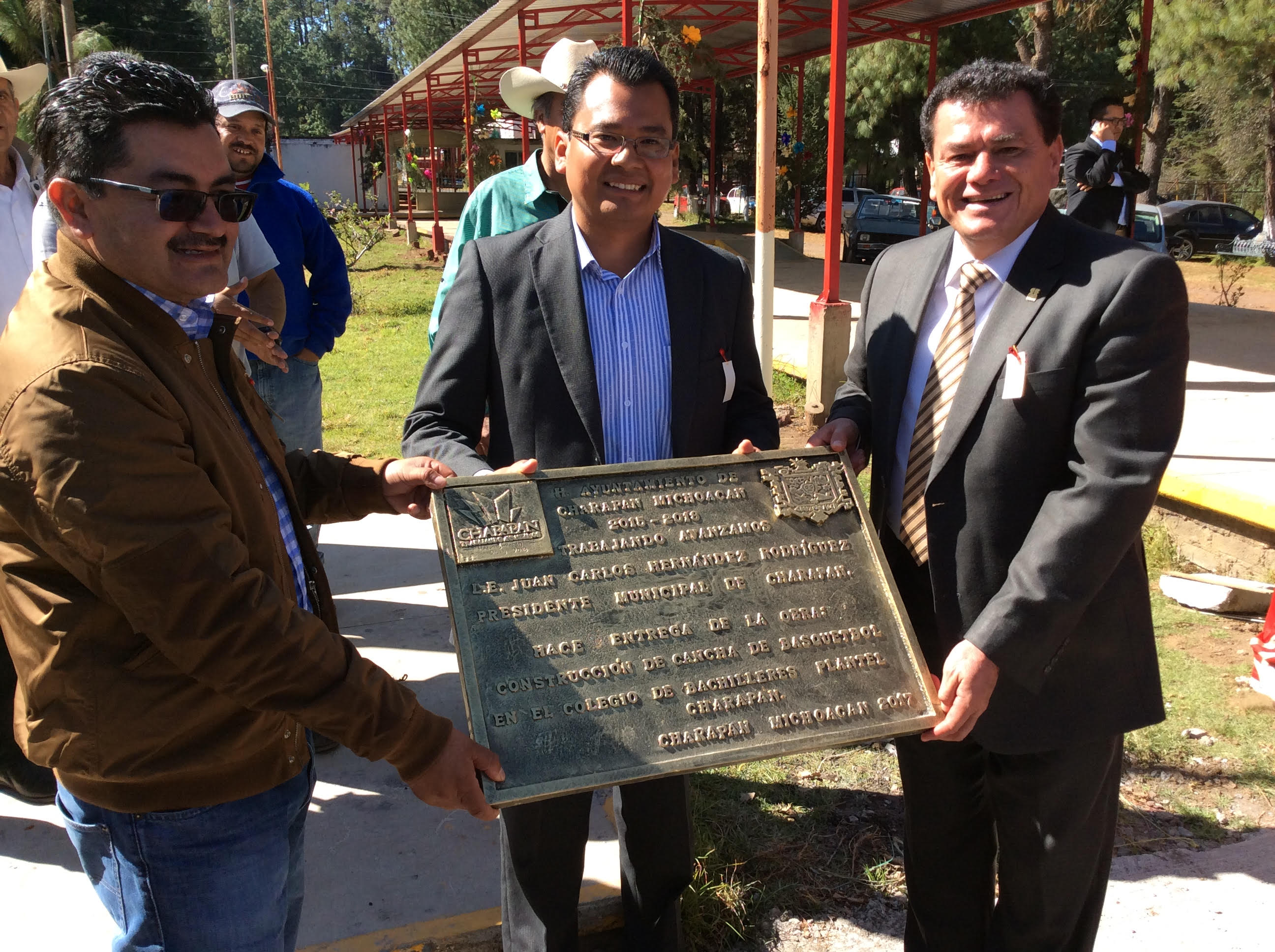 Con inauguración de obras, celebran 32 aniversario del Cobaem plantel Charapan