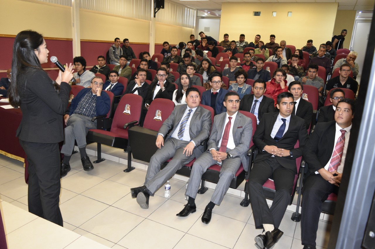 Alumnos de eléctrica exponen proyectos