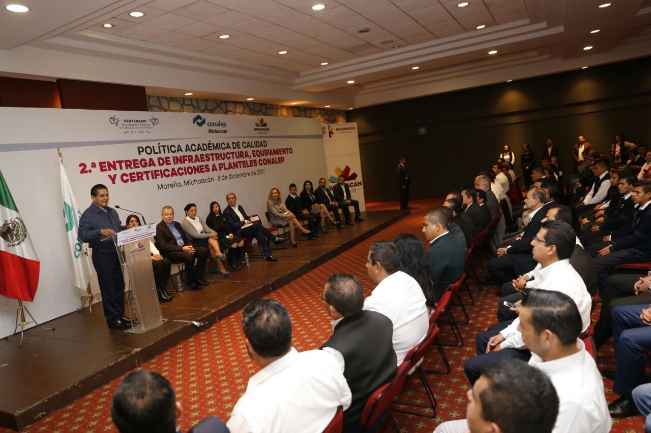 Entrega Silvano Aureoles 20 mdp en equipamiento a 13 planteles del Conalep