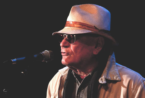 León Chávez Teixeiro cantará en Morelia a las luchas sociales