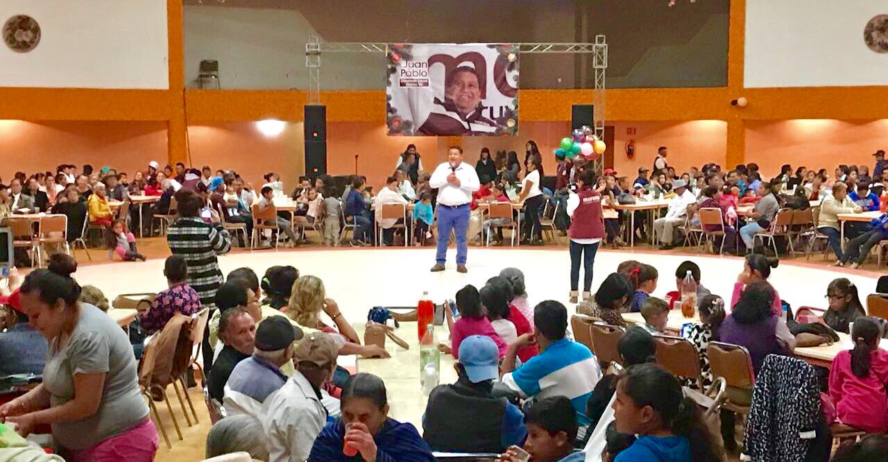 Zacapenses muestran fraternal cariño a Juan Pablo en posada de fin de año