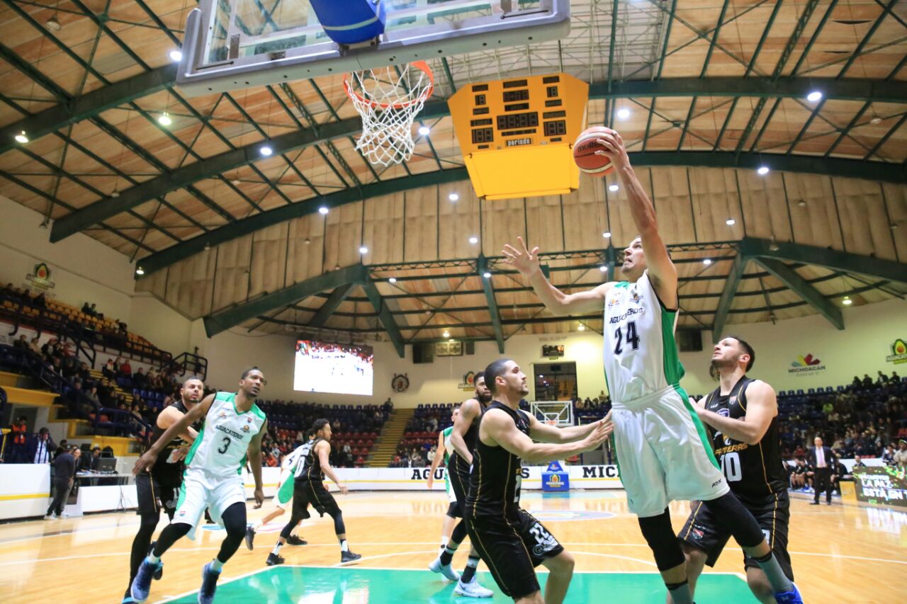 Aguacateros de Michoacán regresan a la senda del triunfo