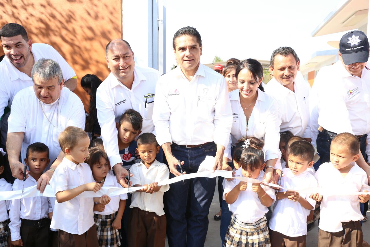 Rehabilitadas, 11 escuelas de La Ruana con más de 22 mdp: Silvano Aureoles