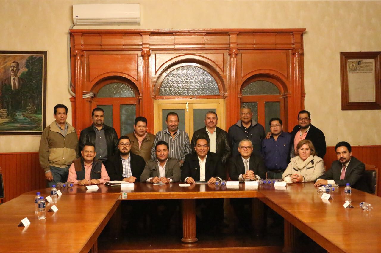 Se reúnen Adrián López y Carlos Maldonado con alcaldes del PRI