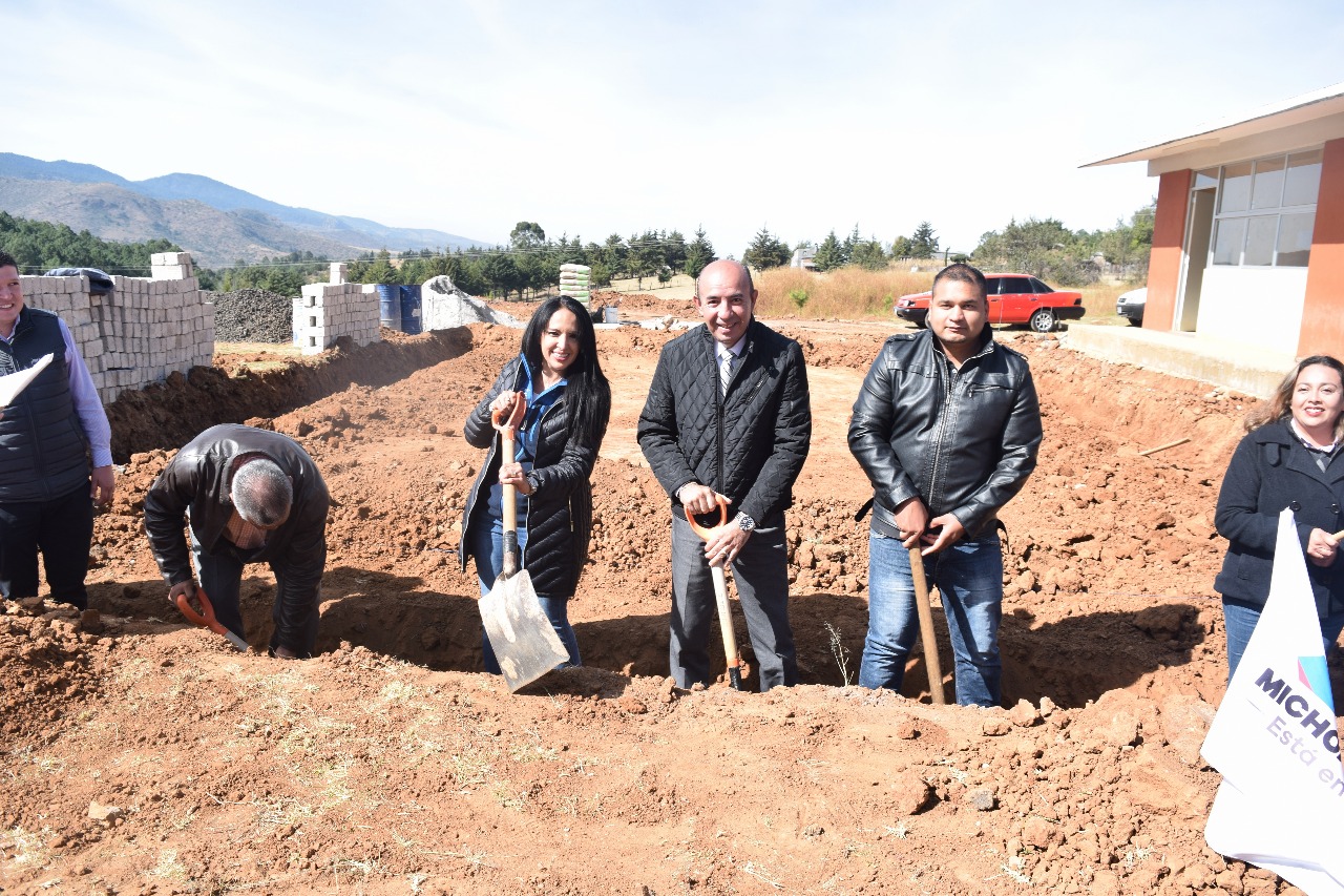 Fortalece IIFEEM planteles del Telebachillerato en Queréndaro