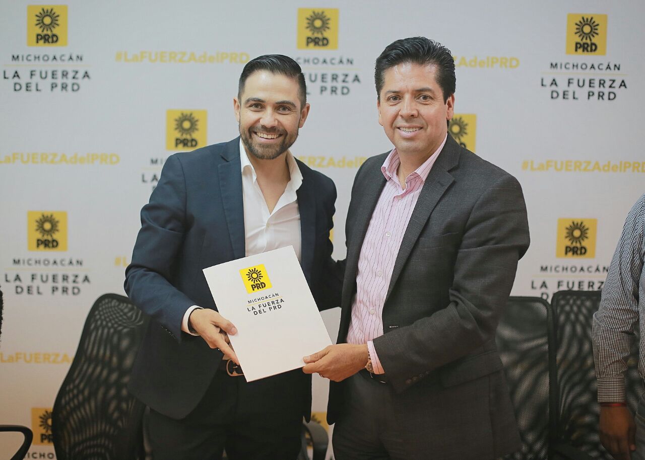 Entrega Antonio García Conejo la Secretaría General del PRD