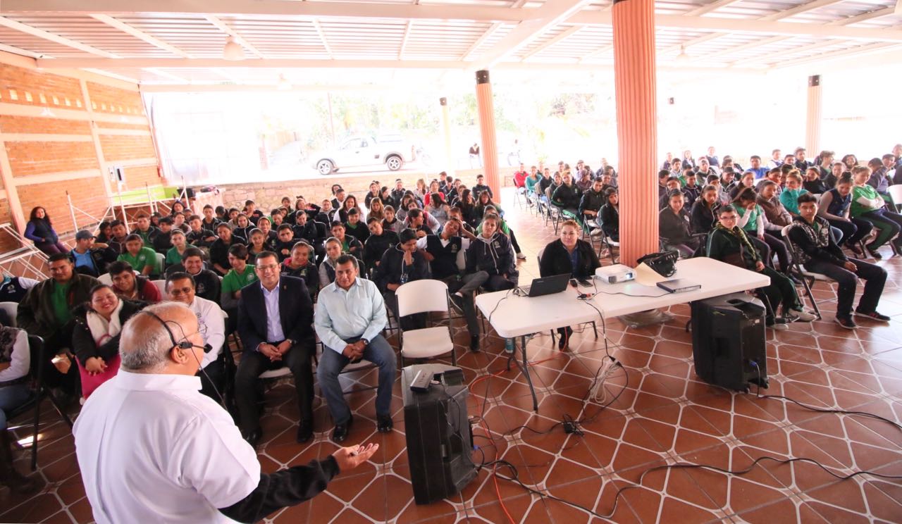 Telebachillerato Michoacán, por alejar a sus estudiantes de las adicciones