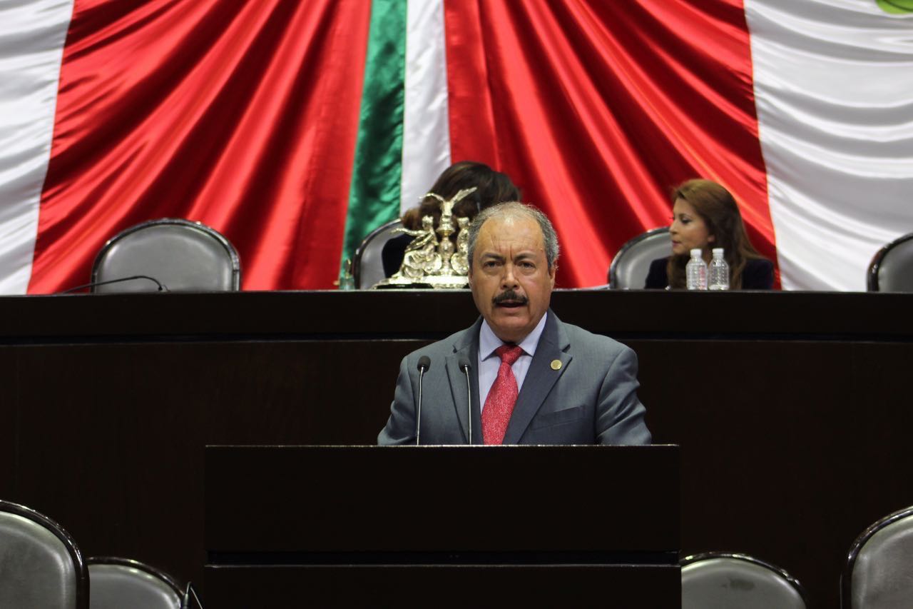 Combatir la corrupción significa defender la democrácia; VST