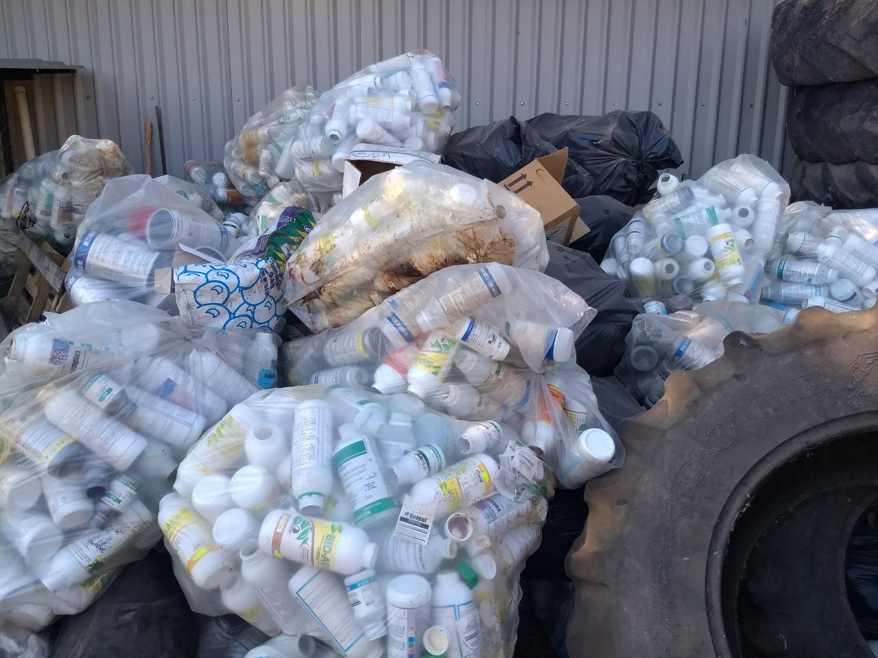 Gobierno de Múgica promueve campo limpio.