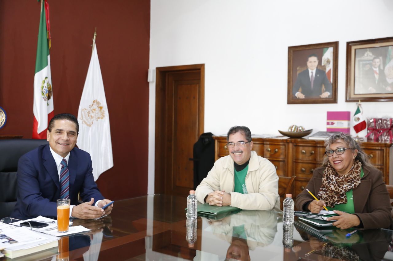 Dialoga Gobernador con líder del STASPE