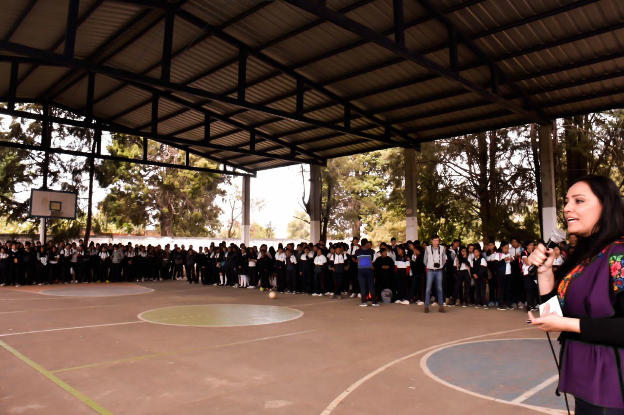 Cuidar a la niñez, es construir un mejor futuro: Adriana Hernández