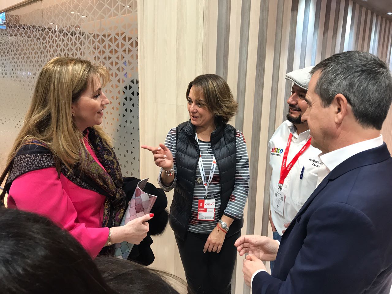 Asistentes a la FITUR interesados en los atractivos turísticos emblemáticos de Michoacán